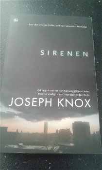 Sirenen (Joseph Knox) - 0