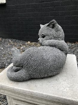 Beeld van een spelende kat , poes,steen, heel leuk, kado - 4