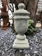 Een stenen urn, grafdecoratie in een grijze kleur , urn - 0 - Thumbnail