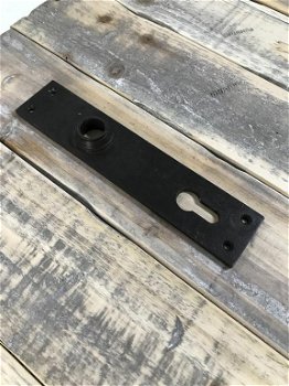 Lange deurplaat Cavo , zwart ,slotgat voor voordeuren - 1