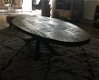 Robuuste ovale salontafel ,houten blad en ijzeren onderstel - 0 - Thumbnail