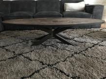 Robuuste ovale salontafel ,houten blad en ijzeren onderstel - 2