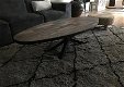 Robuuste ovale salontafel ,houten blad en ijzeren onderstel - 3 - Thumbnail