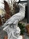 Gedetailleerd sculptuur van een adelaar zittend op een rots - 0 - Thumbnail