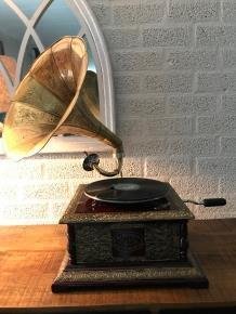 Nostalgische grammofoon, platenspeler-messing en hout