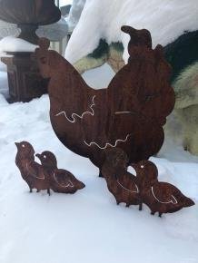 Tuinsteker, silhouette van een kip met haar kuikens, metaal - 3