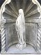 Beeld Maria, biddend, in een kapel, Maria Lourdes, Mariakapel - 6 - Thumbnail
