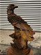 Gedetailleerd sculptuur van een adelaar zittend op een rots - 7 - Thumbnail