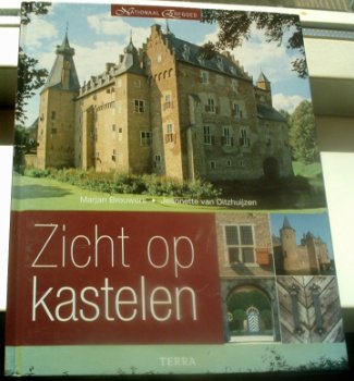 Zicht op kastelen.Brouwers,v Ditzhuijzen.ISBN 9789058974839. - 0
