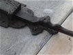 Antiek smeedijzeren schuifslot, rustiek, historisch slot - 1 - Thumbnail