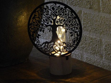 Leuke lamp met hiervoor een sierlijk ornament, levensboom - 3