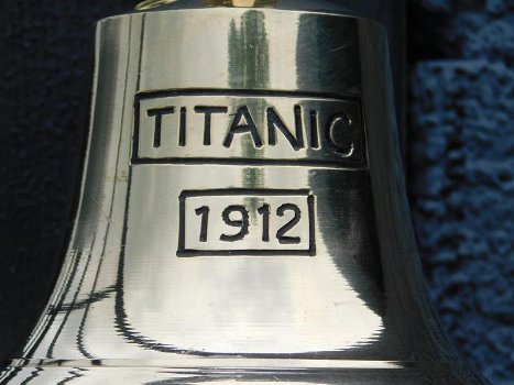 Bel Titanic 1912 met touw, messing , S , bel - 1