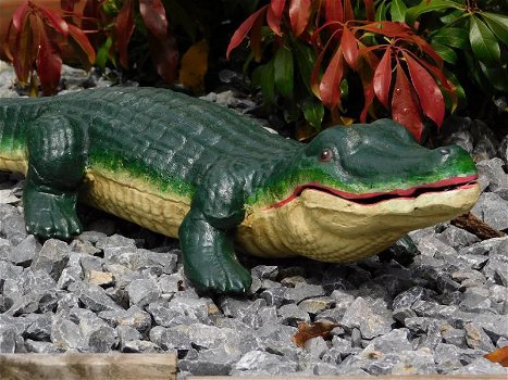Gietijzeren beeld van een krokodil, in kleur, tuinbeeld - 5