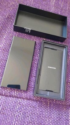 Samsung Galaxy S22 Ultra 128GB in Phantom Black