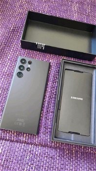 Samsung Galaxy S22 Ultra 128GB in Phantom Black - 1