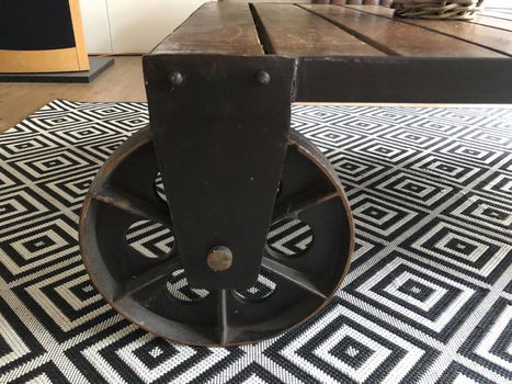 Stoere industriële salontafel, uniek, tafel - 2