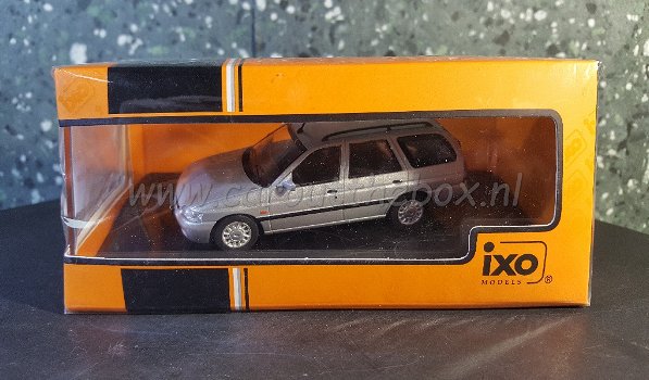 Ford Escort Turnier 1996 grijs 1/43 Ixo V647 - 3