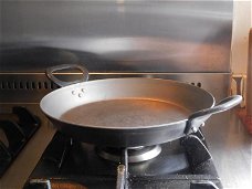 Ijzeren serveer pan, 24 cm  a 28 cm , pan