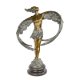 Een bronzen beeld, gigantische gevleugelde vrouw , vrouw - 1 - Thumbnail