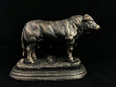  beeld van een stier, gemaakt van gietijzer , stier