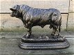 beeld van een stier, gemaakt van gietijzer , stier - 5 - Thumbnail