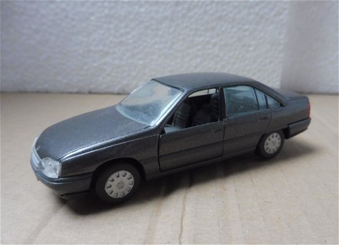 1:43 Gama 1130 Opel Omega grijs (los model) - 1