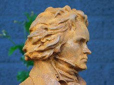  beeld van Ludwig van Beethoven , volledig uit gietijzer