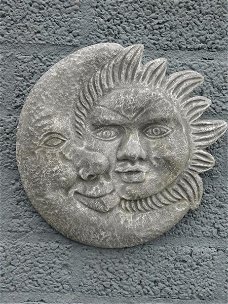 Reliëf wandplaat steen zon en de maan gietsteen, grijs
