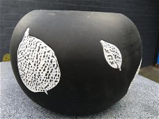 Terracotta bloembak zwart, mooi ontwerp ,  OPRUIMING