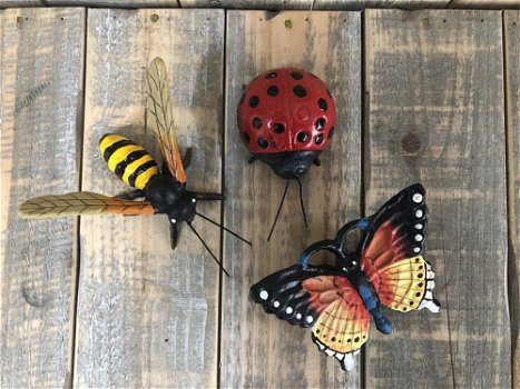 Gietijzeren beeldjes bij, vlinder , lieveheersbeestje , kado - 1