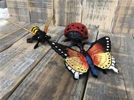 Gietijzeren beeldjes bij, vlinder , lieveheersbeestje , kado - 2