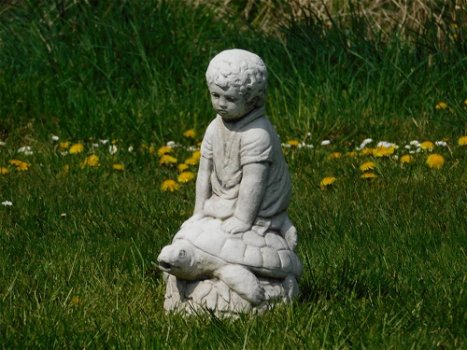 Beeld jongen op schildpad , vol steen , schildpad , tuinbeeld - 1