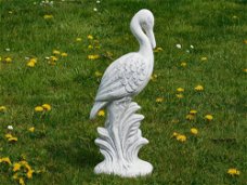 Beeld kraanvogel  , vol steen  ,  tuinbeeld