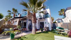 Te Koop half vrijstaande villa in Lomas de Cabo Roig, Alicante