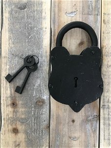 Antiek oogend  hangslot voor tuinpoort, kast, meubelslot