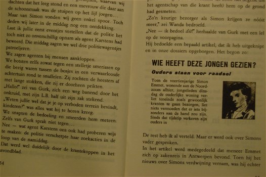 E.W. Hildick: Krantenjongen van de kaart - 2