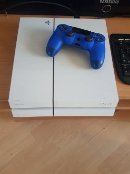 PlayStation 4 - 1