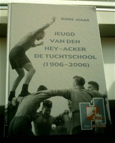  Jeugd van Den Hey-Acker, de tuchtschool (1906-2006, Maas). 