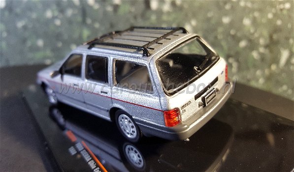 Ford Sierra Chia Estate zilver 1/43 Ixo V687 - 2