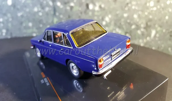 Volvo 144 1972 blauw 1/43 Ixo V692 - 2