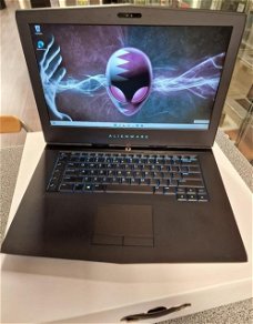 Dell Alienware 15 R3 i7-7700HQ / 2.80GHz 16GB DDR4 2x 512SSD