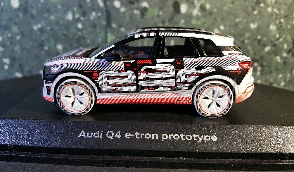 Audi Q4 e-tron prototype 1/43 dealer model - 0