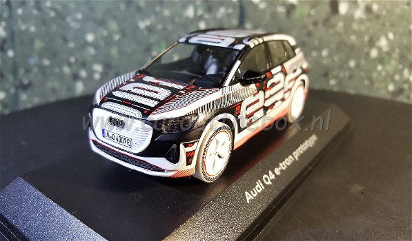 Audi Q4 e-tron prototype 1/43 dealer model - 1