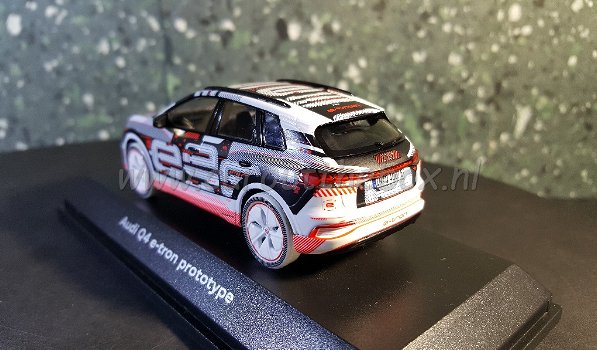 Audi Q4 e-tron prototype 1/43 dealer model - 2