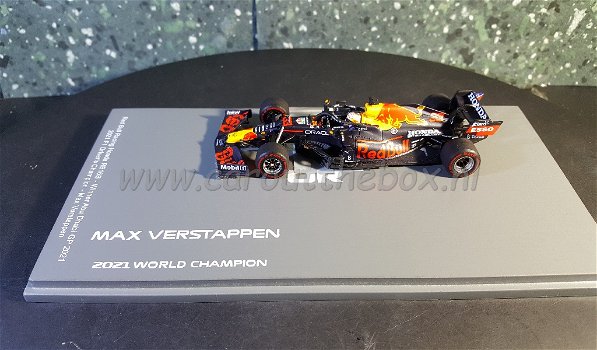 Red Bull RB16B Max Verstappen Champion 1:43 Spark - 0