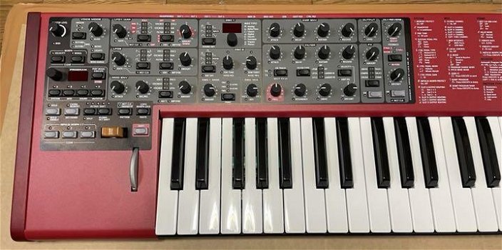 Nord Lead4 Synthesizer Original Box Compleet met accessoires - 4