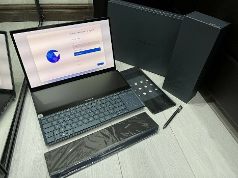 ASUS Zenbook Pro UX581L 15.6” 4K OLED 1TB For Sale - 0