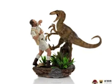 Iron Studios Jurassic Park Deluxe Art Scale Statue Clever Girl