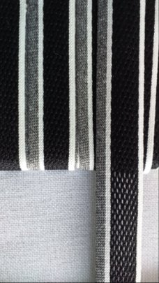 Band zwart/grijs van 2,5 cm. breed