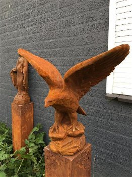 vliegende adelaar , tuinbeeld , adelaar uitgestrekte vleugels - 1